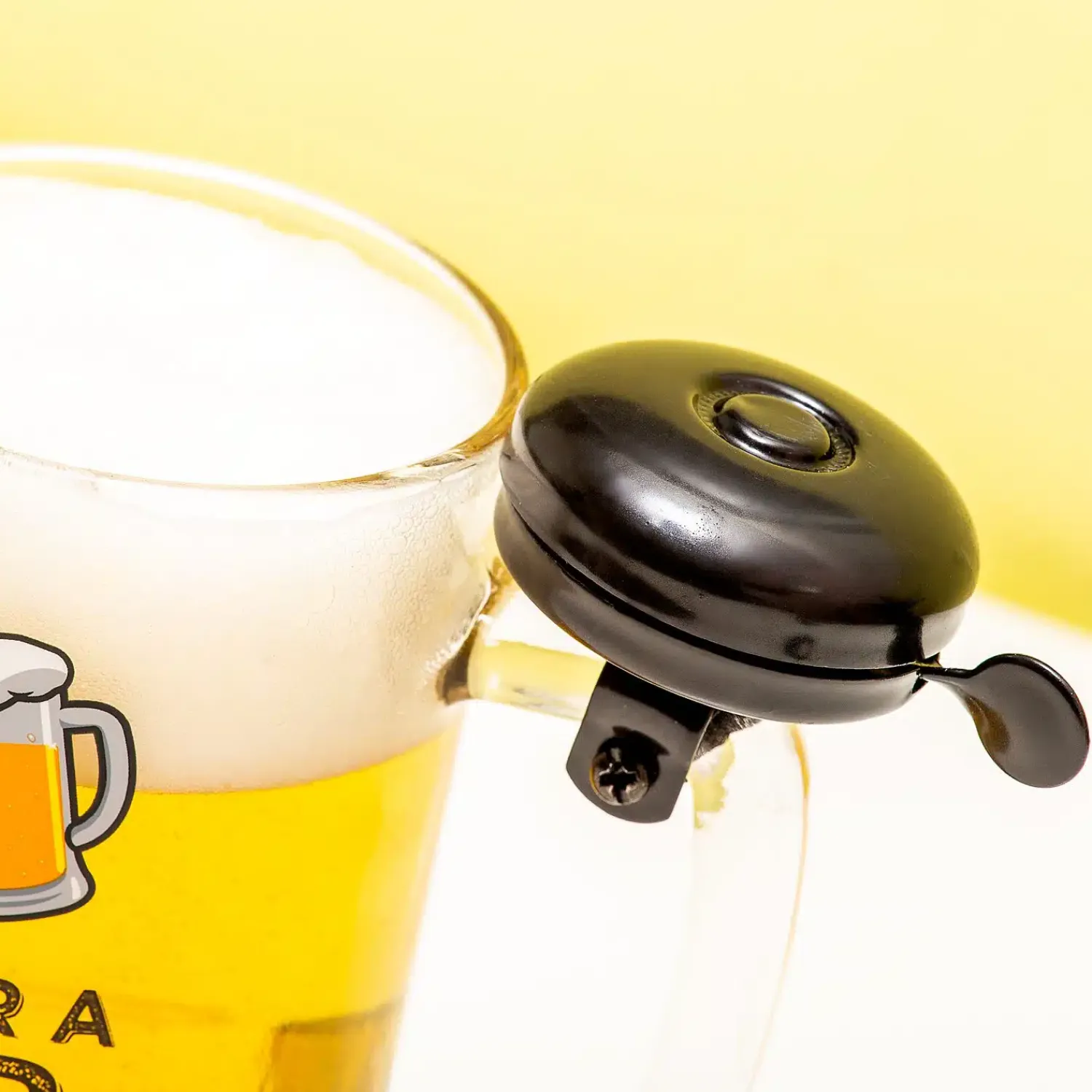 Ditverzinjeniet Mokken & Glazen|Bierpul met fietsbel