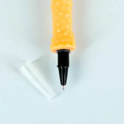 Ditverzinjeniet Kantoor|Gillende kip pen