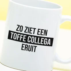 Ditverzinjeniet Kantoor|Mokken & Glazen|Mok Zo ziet een toffe collega eruit